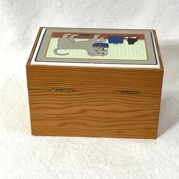 Wooden recipe holder/box with pet theme. - Picture 4 of 6